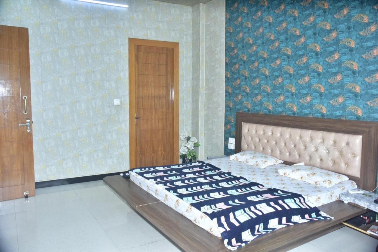 Shreshth Home Stay - Best Family Accommodation - 3Km From Har Ki Pauri, Haridwar, Uttarakhand Exteriör bild