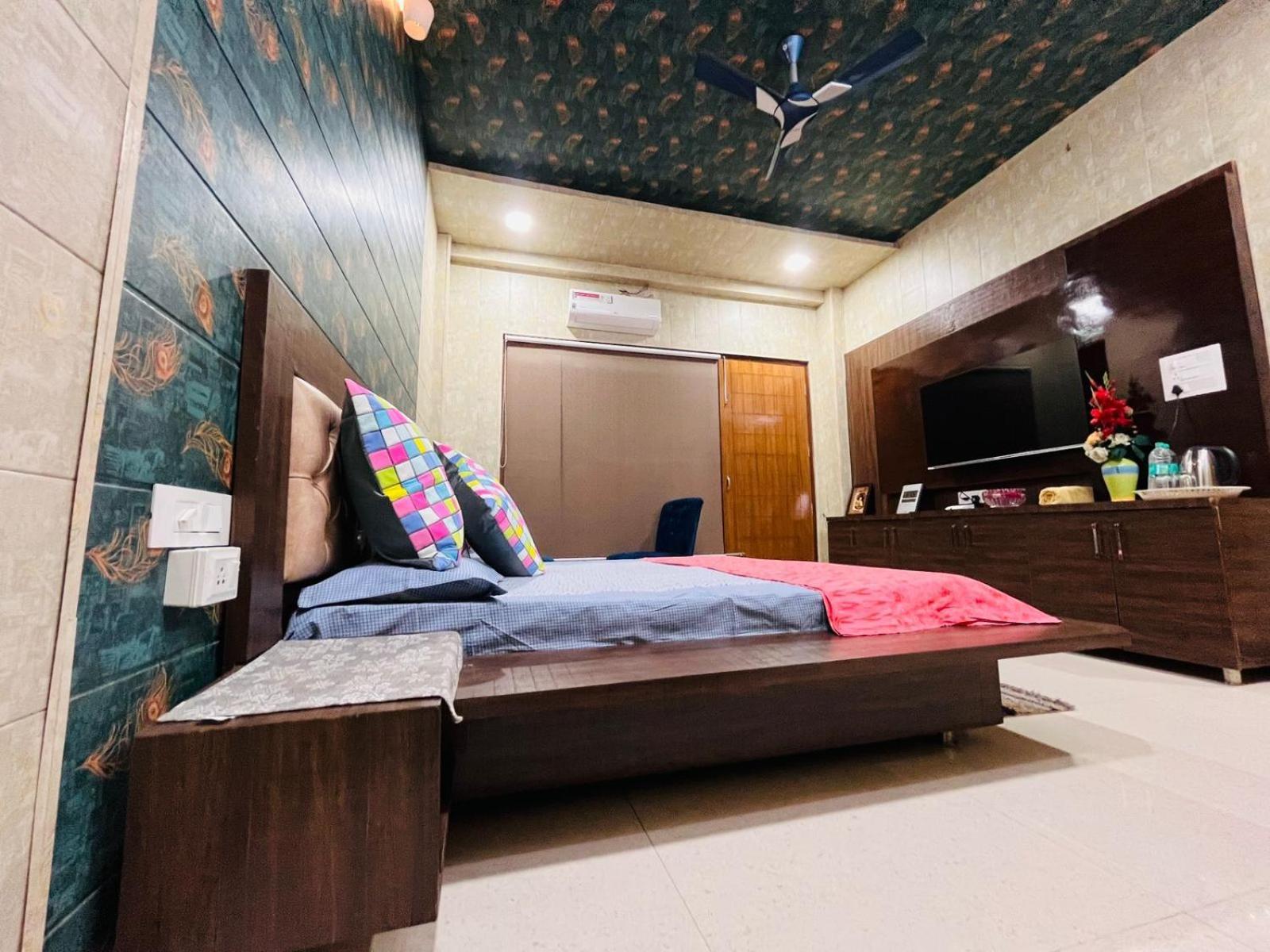 Shreshth Home Stay - Best Family Accommodation - 3Km From Har Ki Pauri, Haridwar, Uttarakhand Exteriör bild