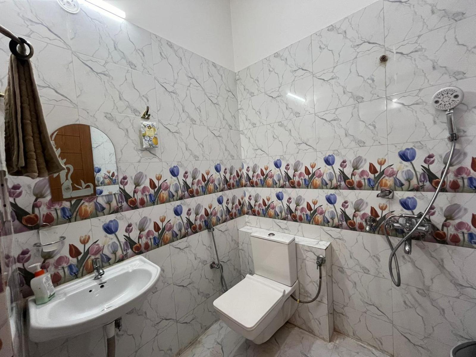 Shreshth Home Stay - Best Family Accommodation - 3Km From Har Ki Pauri, Haridwar, Uttarakhand Exteriör bild